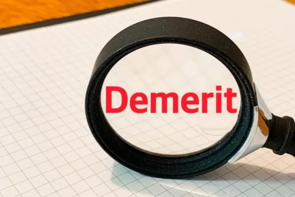 Demeritと書かれている