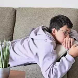 勉強しない中学生は放っておくべき？そのリスクと親がやるべきことを解説のサムネイル